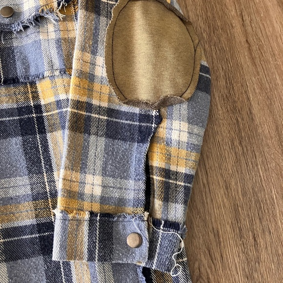 POL Oversized Frayed Flannel Shacket Hoodie. Blues/Yellow. Size Medium. - Picture 5 of 11